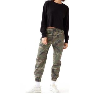 Aritzia Tna Alix Camo Slouchy Joggers